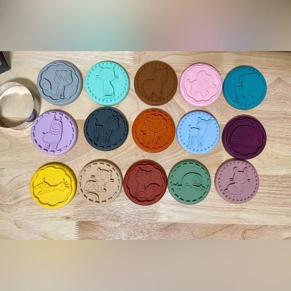 NWOT! We Might Be Tiny Colorful Kids Cookie Baking & Craft Animal Stamps - Picture 7 of 16